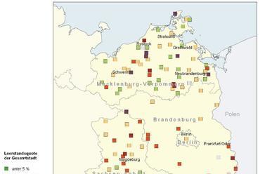 „Stadtumbau Ost“ programban résztvevő önkormányzatok, az üresen álló lakások arányának jelölésével (2004)