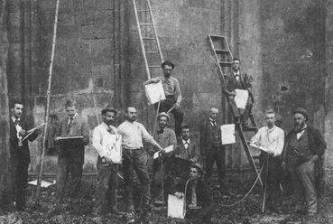 Steindl és tanítványai Gyulafehérváron 1895 körül (Steindl a jobb szélen) - forrás: Az építészet mesterei – Steindl Imre