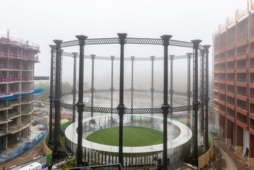 Gasholder Park, London - építész: Bell Phillips Architects - forrás: www.dezeen.com