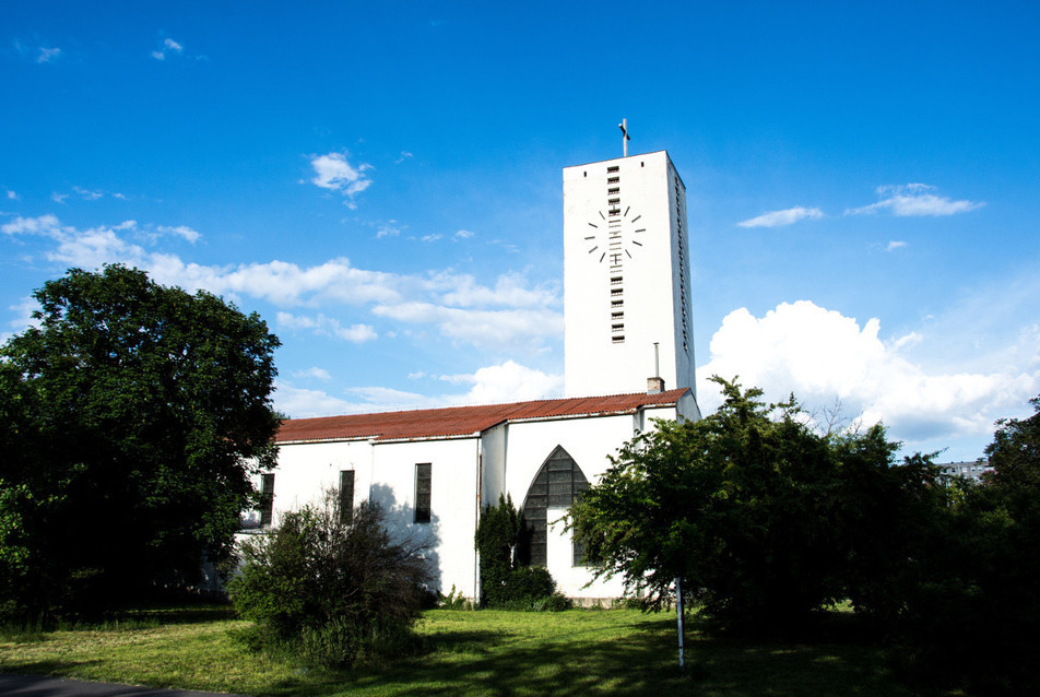 Albertfalva utcai Szent Mihály templom, fotó: Kis Ádám / Lechner Tudásközpont