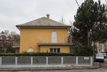 A Barát-Novák építészpáros által tervezett ház a Napraforgó utcai kísérleti lakótelepen - fotó: Kis Ádám