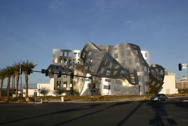 Lou Ruvo Center, Las Vegas, 2010 - építész: Frank Gehry - fotó: Wikipédia