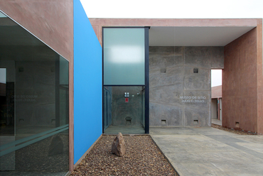 Museo de Sitio Julio C. Tello de Paracas - építész: Sandra Barclay és Jean Pierre Crousse - fotó:  Erieta Attali