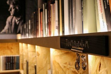 Kávéház és könyvesbolt - belsőépítész: Weiner Judit - fotó: Csák Dániel