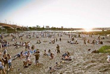 Strand a Visztula partján Varsóban - fotó: Adam Guźmierski
