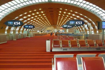 Roissy CDG 2E terminál - építész: Paul Andreu - forrás: Wikipedia