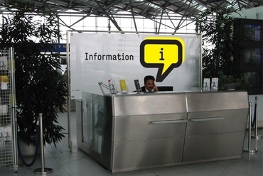 Köln–Bonn repülőtér - arculat: Intwodesign és Ruedi Baur et Associés - forrás: www.intwodesign.com
