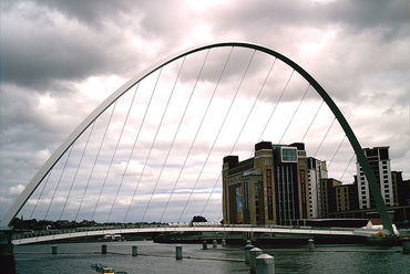 Gateshead Millenium Bridge London Forrás: Wikipédia