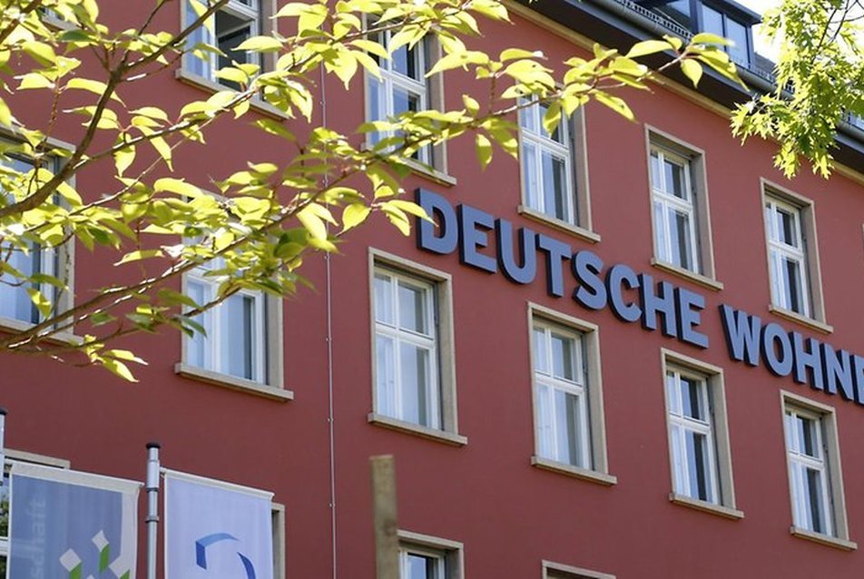 A Deutsche Wohnen a legnagyobb ingatlankezelő Berlinben. 11 500 lakás van a tulajdonában. 