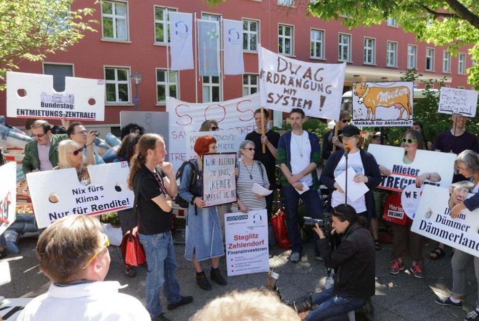 ismerőseik berlin egyetlen központban