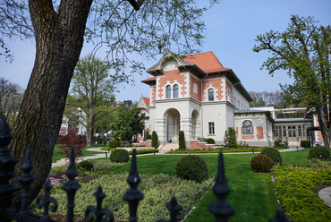 Haris Park rendezvényhelyszín és étterem, Tervezők: Kovács Márton,Göcsei Sándor, Belsőépítészek: Somlai Design Studio,  GA Design Budapest, Kert és tájtervezés: Geiger Nóra, Fotó: Darabos György