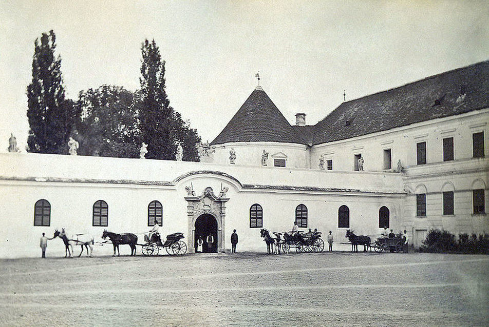 A kastély 1890-ben (Forrás: Wikipedia)