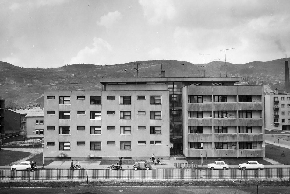 A kor egyik emblematikus alkotása, az óbudai kísérleti lakótelep garzonháza 1961-ből. 