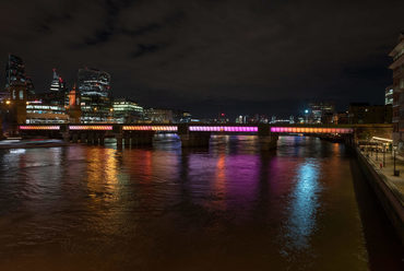 A Canon street-i vasúti híd új díszkivilágítása. Forrás: illuminatedriver.london