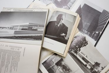 Könyvek Mies van der Rohe-ról a Lechner Tudásközpont szakkönyvtárában - fotó: Kis Ádám – Lechner Tudásközpont