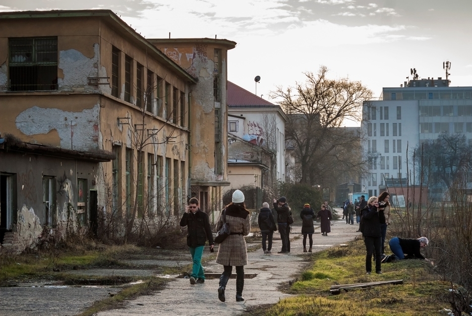 A terület bejárása a Lakatlan program keretében Forrás: Kortárs Építészeti Központ