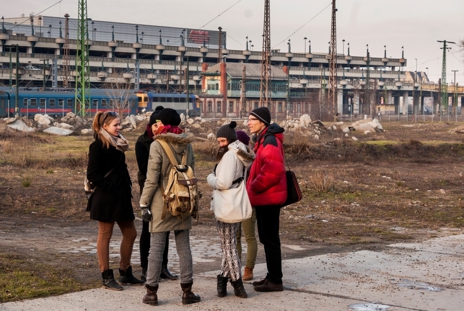 A terület bejárása a Lakatlan program keretében Forrás: Kortárs Építészeti Központ