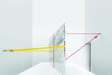 Jose Dávila: Cím nélkül (Allure), 2014. Kiállítási nézet. Kép © Jose Dávila & VG Bild-Kunst, Bonn 2019, Fotó: Enrique Macías Martínez