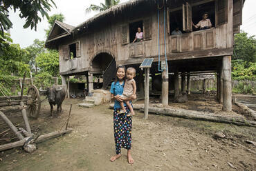 Hagyományos, teakfából épül parasztház, Burma