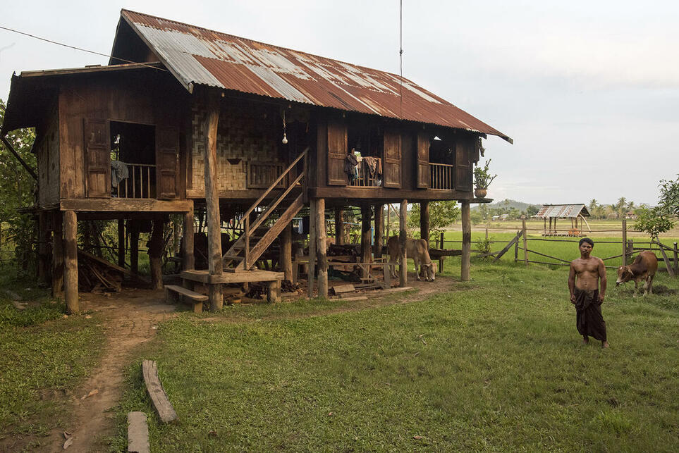 Hagyományos, teakfából épül parasztház, Burma