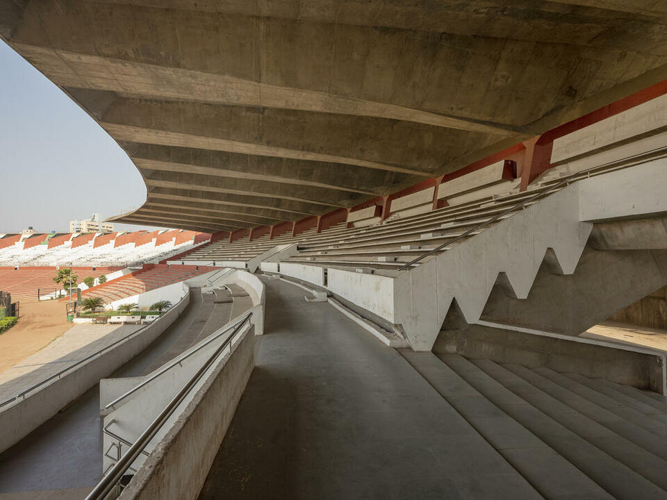 Sardar Vallabhbhai Patel krikettstadion, Charles Correa és Mahendra Raj, India