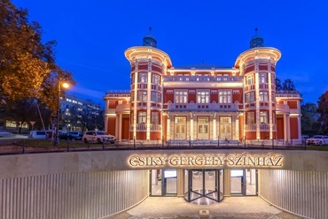 A műemléki védelem alatt álló kaposvári Csiky Gergely színház rekonstrukciója (Fotó: Arker)