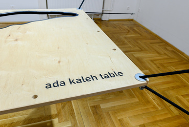 Lakner Antal: Ada kaleh table, 2019. rétegelt lemez, kötél, 150 x 92 x 1,8 cm  © a Glassyard jóvoltából fotó: Eln Ferenc
