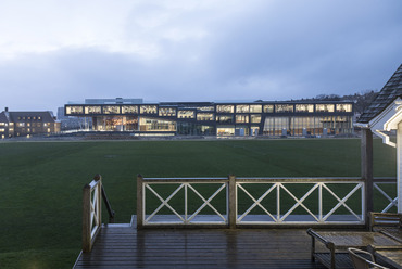 Brighton College, Sport- és Tudományos Épület. Tervező: OMA, 2020. Fotó: Laurian Ghinitoiu, az OMA engedélyével