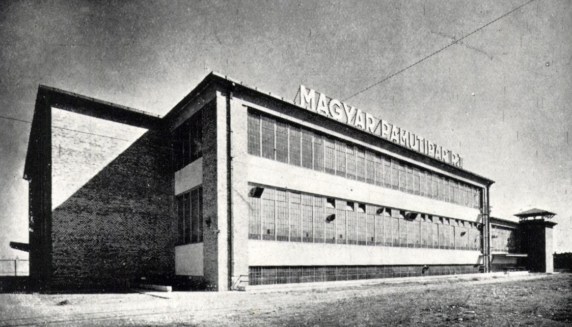 A Magyar Pamutipar Rt. épülete Újpesten (ma: barkácsáruház), 1930-ban, tervező: Quittner Ervin (Tér és Forma, 1930/2. 61. o.)