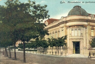 Győr, Kereskedelmi és iparkamara (ma Közigazgatási Bíróság) székháza 1905 körül, tervező: Málnai Béla és Román Miklós (képeslap a szerző gyűjteményéből)