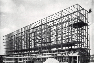 Az OTI Fiumei úti baleseti kórházának acélváza. Gyártó: Ganz és Társa Rt. és Márkus Lajos Rt., statikus: Pécsi Eszter.  Fotó: Borsos. Forrás: Tér és Forma, 1940/2