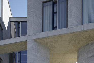 Grafton Architects: A University of Limerick orvosképző iskolája, Limerick, Írország, 2012. Fotó: Dennis Gilbert, a Pritzker Architecture Prize jóvoltából