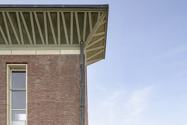 Francesca Torzo Architetto: Z33, Hasselt, Belgium. A Gustaaf Daniëls tervezte Vleugel 58 részlete, jobbra Francesca Torzo bővítésével. Fotó: Olmo Peeters, forrás: Z33