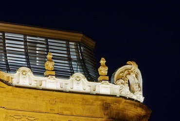 A Szabadság téri Dungyerszky-palota tetőtéri beépítése, Tervezők: Archikon Kft., Fotó: Építészfórum Archívuma