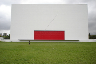 Auditório Ibirapuera, az épület hátulja. Fotó: Paulisson Miura. Forrás Wikimedia Commons