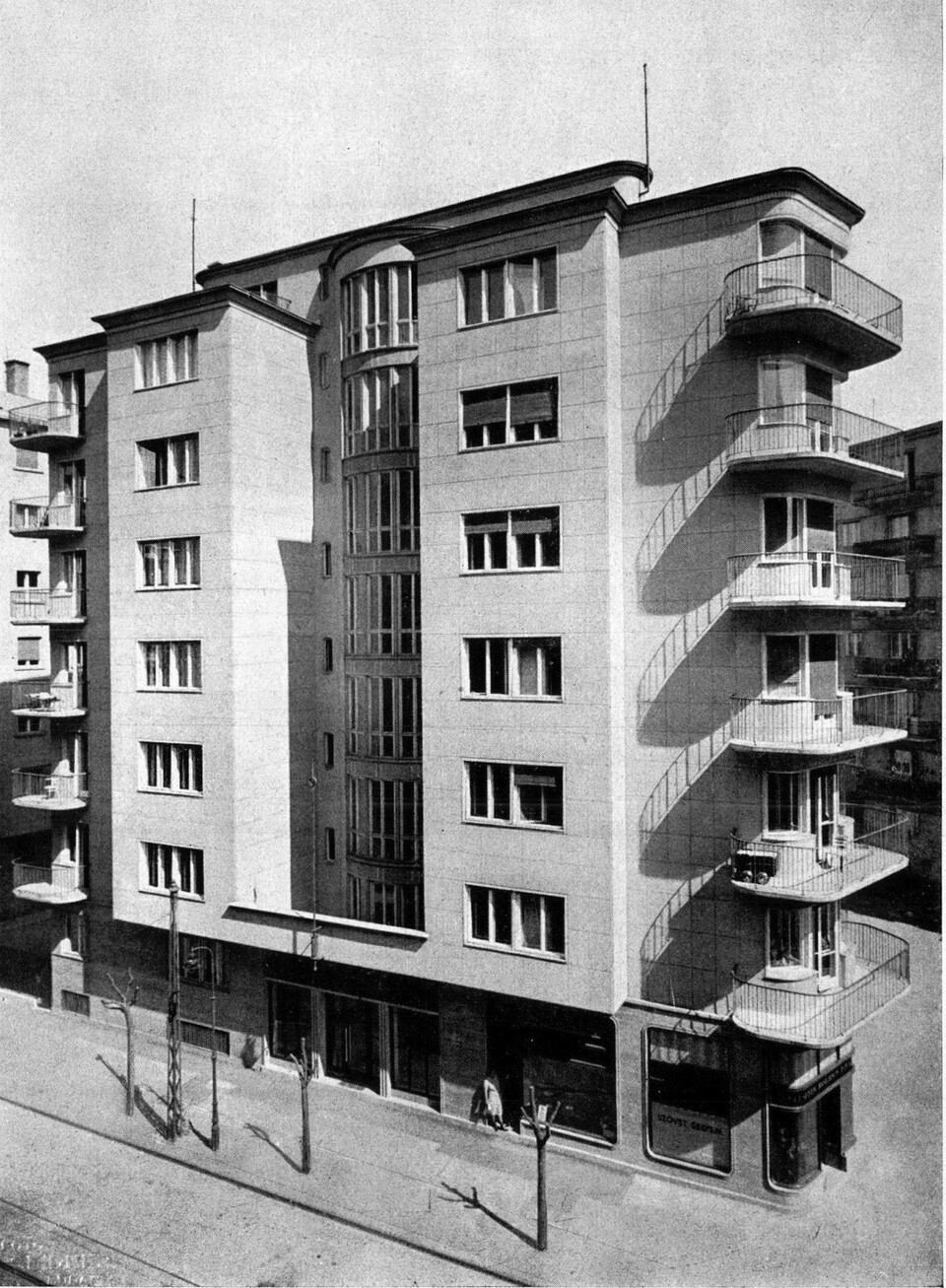 Budapest, Pozsonyi út 53-55., tervező: Hámor István (Tér és Forma, 1943/11., 178. o.)