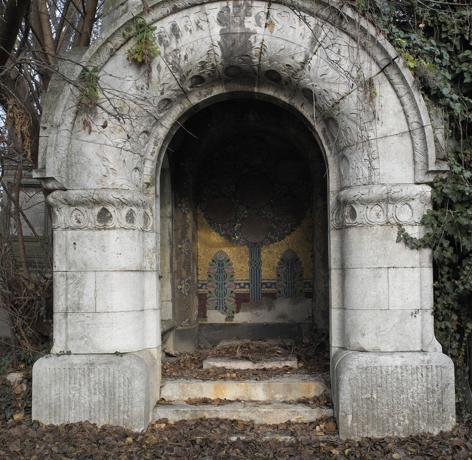 Budapest, Kozma utcai izraelita temető, Wellisch Náthán és családja síremléke, tervező: Wellisch Alfréd (Wikipedia/GFreihalter)
