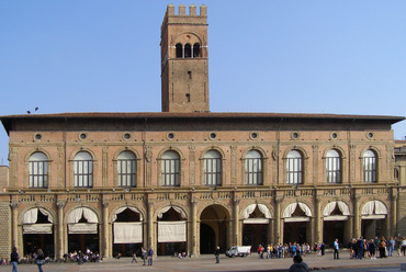 Bologna, Piazza Maggiore, Palazzo della Podestà, 1200-as évek. Fotó: Lampert Rózsa