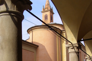 Bologna, árkád a történelmi belvárosban. Fotó: Lampert Rózsa
