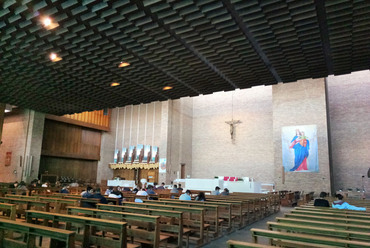Bologna, La Chiesa di San Giovanni Bosco, belső tér, Quartiere Savena, Giuseppe Vaccaro, 1958-1968. Fotó: Lampert Rózsa