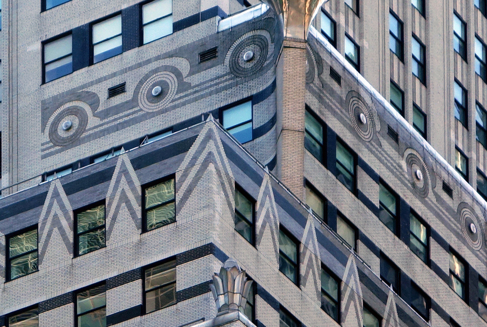 Személygépkocsi-parafrázisok az épület homlokzati dekorációjában. Fotó: cogito ergo imago, Flickr.com