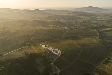Tokaj-Hegyalján épül a Sauska új borászata. Építészet: BORD Építész Stúdió. Fotó: Palkó György