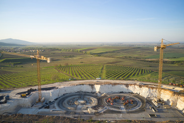 Tokaj-Hegyalján épül a Sauska új borászata. Építészet: BORD Építész Stúdió. Fotó: Palkó György