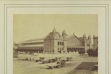 A Nyugati pályaudvar a Nyugati tér felől nézve. A felvétel 1880-1887 között készült. Fotó: Fortepan / Budapest Főváros Levéltára (levéltári jelzet: HU.BFL.XV.19.d.1.06.025)
