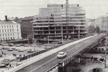 A Skála Metró Áruház építés közben, 1981. Forrás: Egykor.hu