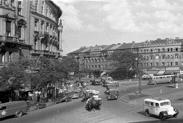 1953 - Magyarország,Budapest V.,Budapest VI.,Budapest XIII. Nyugati (Marx) tér a Bajcsy-Zsilinszky útról a Váci út felé nézve. A körforgalom visszaállítása ma is felmerülő gondolat. Forrás: Fortepan, adományozó: Uvaterv