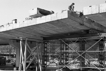 1980 - Magyarország,Budapest V.,Budapest XIII. Nyugati (Marx) tér, a felüljáró építése. A felvétel a részleges visszabontáskor készült. Forrás: Fortepan, adományozó: Magyar Rendőr