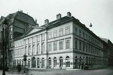 A Gross-ház a II. világháborús helyreállítás után, 1953-ban. Kép forrása: A Szellemvárosok Magyarországon - Elhagyatva, POSTABANK Budapest szívében című írás illusztrációi, szellemvarosok.blog.hu