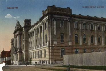 Kaposvár, Igazságügyi palota 1910 körül, tervező: Károlyi Emil, Marton Ákos és Riemer Márkus, kivitelező: Fejér Lajos és Ritter Ignác (képeslap a szerző gyűjteményéből)