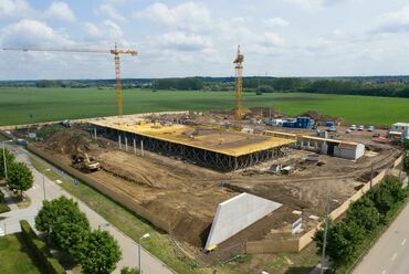 Épül a Debreceni Innovációs Központ. Építészet: BORD Építész Stúdió. Fotó: Miskolczi János